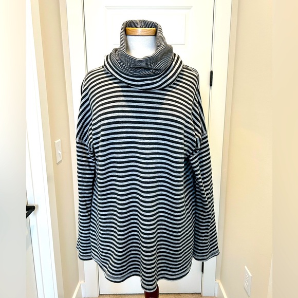 Gertie’s-Brands Reversible Cowl Neck All Cotton Tunic - Picture 2 of 10